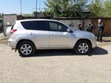 Toyota RAV4 2010 года за 8 000 000 тг. в Астана – фото 2