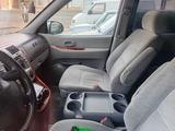 Kia Carnival 2005 года за 3 200 000 тг. в Шымкент – фото 2
