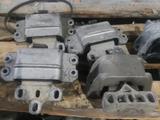 Подушка двигателя и коробки Volkswagen Контрактные запчасти за 4 440 тг. в Алматы