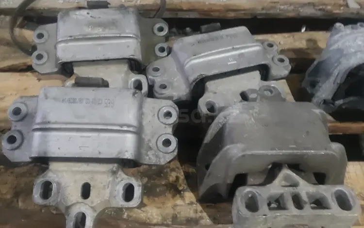 Подушка двигателя и коробки Volkswagen Контрактные запчасти за 4 440 тг. в Алматы