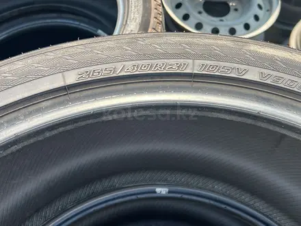 Yokohama BluEarth Winter V905, 265/40 R21. Б. У, пара. за 99 000 тг. в Алматы – фото 2