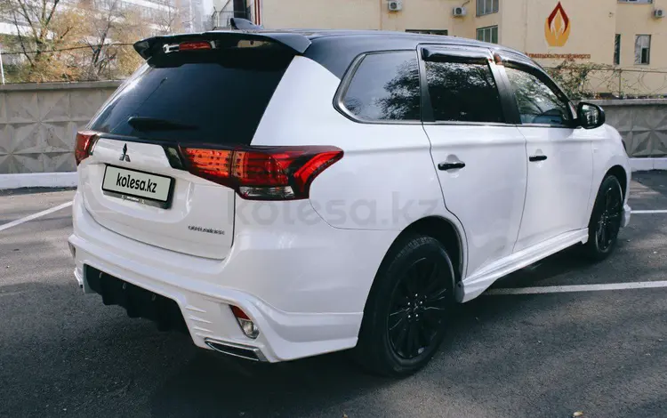 Mitsubishi Outlander 2023 года за 12 000 000 тг. в Алматы