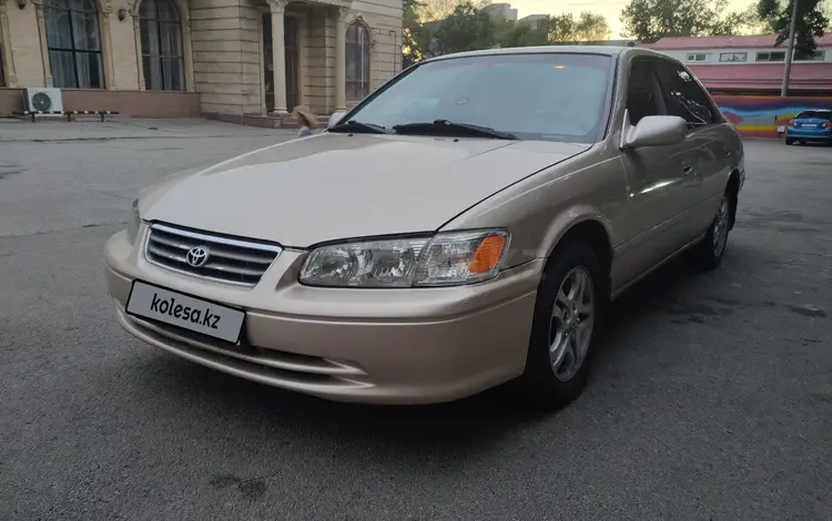 Toyota Camry 2000 годаfor3 100 000 тг. в Алматы