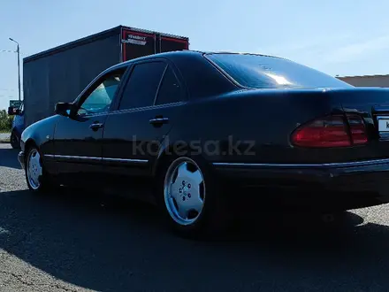 Mercedes-Benz E 230 1997 года за 2 750 000 тг. в Уральск – фото 17