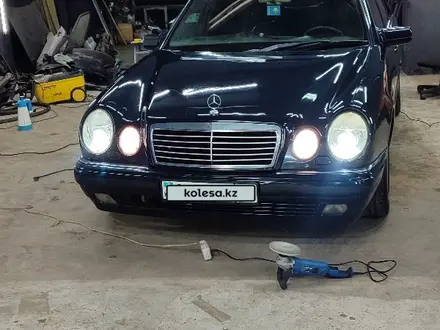 Mercedes-Benz E 230 1997 года за 2 750 000 тг. в Уральск – фото 5