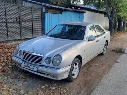 Mercedes-Benz E 280 1996 года за 2 800 000 тг. в Алматы