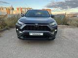 Toyota RAV4 2022 года за 17 500 000 тг. в Уральск