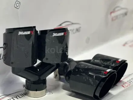 Выхлопные насадки Akrapovic 101mm двухсоставный карбон за 65 000 тг. в Астана