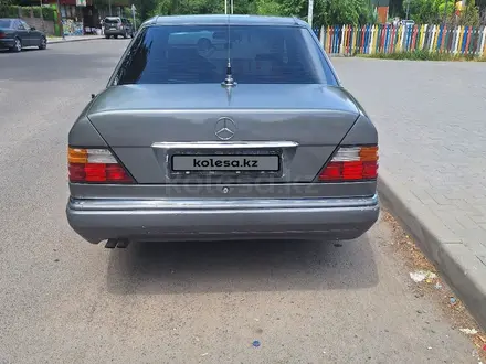 Mercedes-Benz E 260 1988 года за 2 800 000 тг. в Астана – фото 15