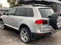 Volkswagen Touareg 2005 годаfor4 500 000 тг. в Алматы – фото 2