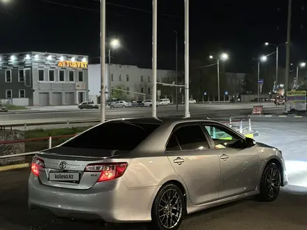 Toyota Camry 2013 года за 7 600 000 тг. в Астана – фото 2