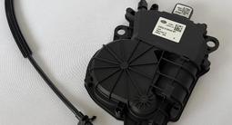 Доводчик дверного замка на Range Rover 405 494 2013-2018 за 39 990 тг. в Алматы – фото 3