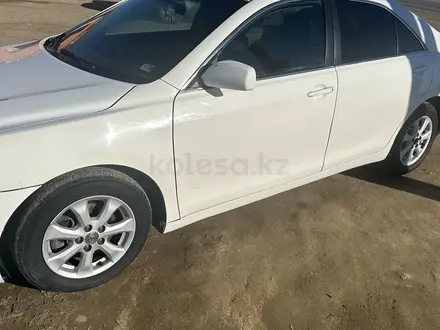 Toyota Camry 2010 года за 3 800 000 тг. в Кульсары – фото 2