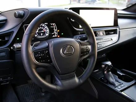 Lexus ES 250 2023 года за 24 000 000 тг. в Алматы – фото 15