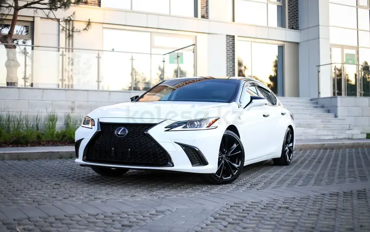 Lexus ES 250 2023 годаүшін24 000 000 тг. в Алматы