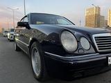 Mercedes-Benz E 320 1999 года за 2 600 000 тг. в Астана – фото 2