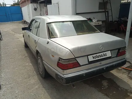 Mercedes-Benz E 230 1990 года за 330 000 тг. в Тараз