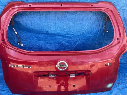 Крышка багажника патфайнер за 1 000 тг. в Алматы