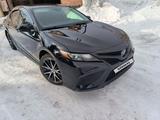 Toyota Camry 2021 годаүшін15 000 000 тг. в Риддер – фото 2