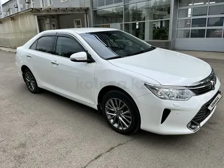 Toyota Camry 2015 года за 11 500 000 тг. в Уральск – фото 2