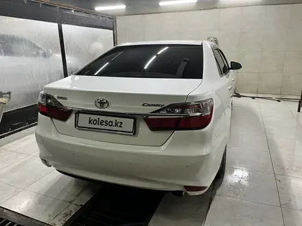 Toyota Camry 2015 года за 11 500 000 тг. в Уральск – фото 12