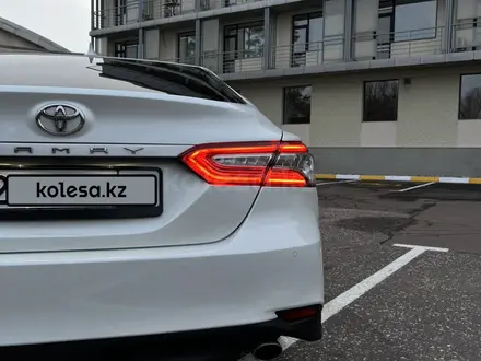 Toyota Camry 2018 года за 14 200 000 тг. в Караганда – фото 9