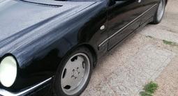 Mercedes-Benz E 320 1999 года за 3 000 000 тг. в Кокшетау – фото 2