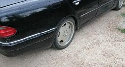 Mercedes-Benz E 320 1999 года за 3 000 000 тг. в Кокшетау – фото 3