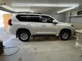 Toyota Land Cruiser Prado 2022 года за 26 700 000 тг. в Актобе – фото 2