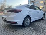 Hyundai Elantra 2019 годаfor6 300 000 тг. в Семей – фото 2