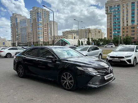 Toyota Camry 2018 года за 11 500 000 тг. в Астана – фото 5