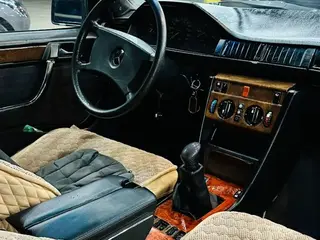 Mercedes-Benz E 260