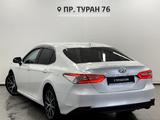 Toyota Camry 2021 года за 16 490 000 тг. в Астана – фото 2