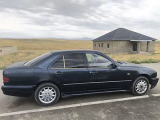 Mercedes-Benz E 230