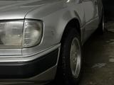 Mercedes-Benz E 220 1993 года за 1 800 000 тг. в Тараз – фото 5