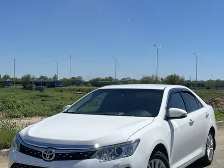 Toyota Camry 2015 года за 11 500 000 тг. в Уральск – фото 2