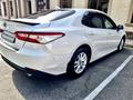 Toyota Camry 2019 года за 11 500 000 тг. в Тараз – фото 2