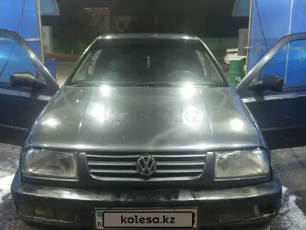 Volkswagen Vento 1992 года за 600 000 тг. в Тараз – фото 4