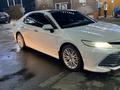 Toyota Camry 2018 года за 15 200 000 тг. в Алматы – фото 2