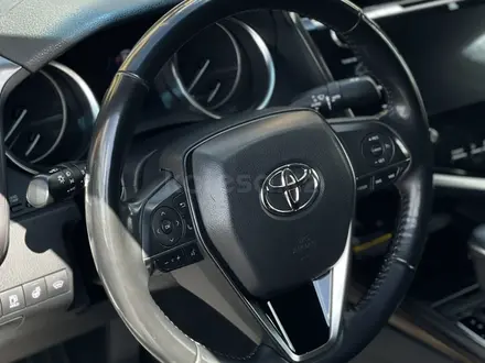 Toyota Camry 2019 года за 13 900 000 тг. в Караганда – фото 5