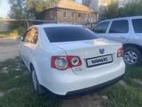 Volkswagen Jetta 2008 года за 3 127 659 тг. в Уральск – фото 2