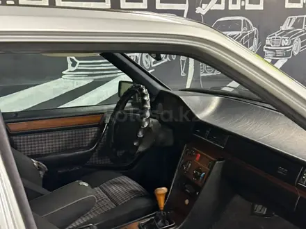 Mercedes-Benz E 220 1994 года за 2 200 000 тг. в Шымкент – фото 2