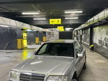 Mercedes-Benz E 220 1994 года за 2 200 000 тг. в Шымкент