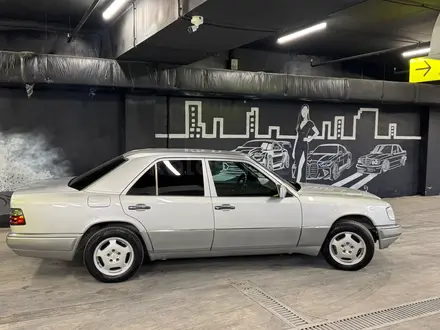 Mercedes-Benz E 220 1994 года за 2 200 000 тг. в Шымкент – фото 4