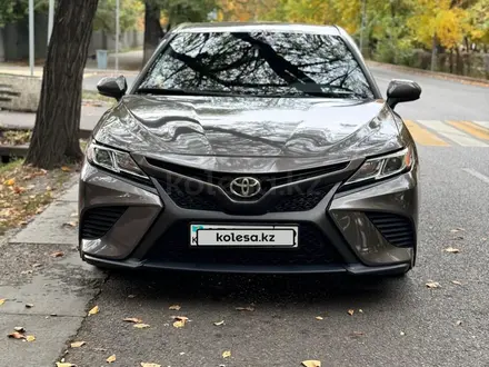 Toyota Camry 2020 года за 12 200 000 тг. в Алматы – фото 3