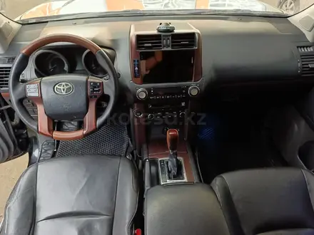 Toyota Land Cruiser Prado 2012 года за 13 140 750 тг. в Актобе – фото 6