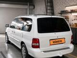 Kia Carnival 2001 года за 1 550 000 тг. в Жетысай – фото 2