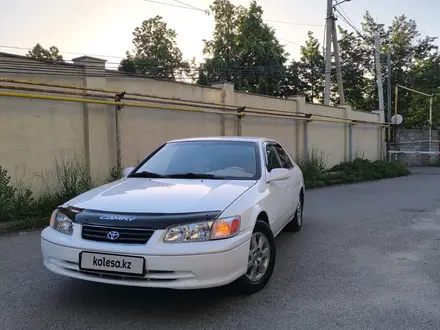 Toyota Camry 2000 года за 2 700 000 тг. в Алматы