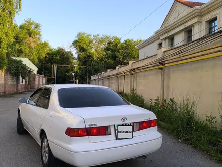 Toyota Camry 2000 года за 2 700 000 тг. в Алматы – фото 3