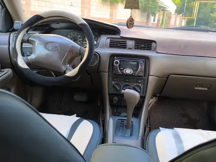 Toyota Camry 2000 года за 2 700 000 тг. в Алматы – фото 7